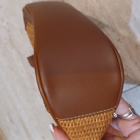 Gorgeous Etienne Aigner Mini Shoulder Bag - Picture 4 of 9